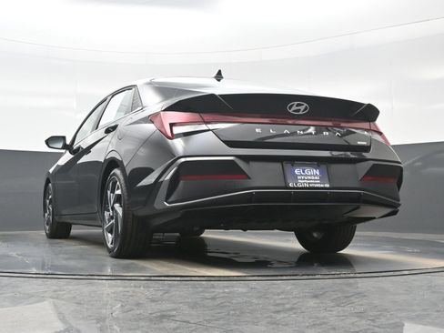 Certified 2025 Hyundai Elantra Limited image 30