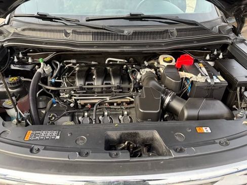 Used 2019 Ford Explorer XLT w/ Equipment Group 201A AWD/4WD image 9