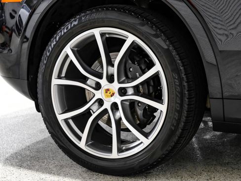 Used 2019 Porsche Cayenne Sport Utility 4D image 61
