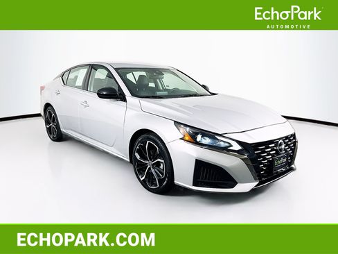 Used 2024 Nissan Altima 2.5 SR FWD image 1