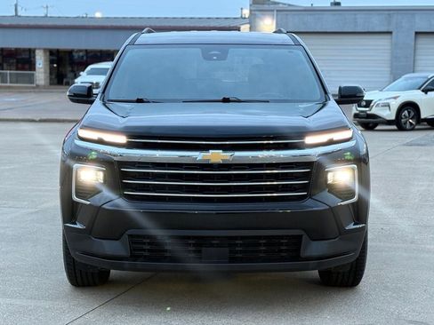 Used 2025 Chevrolet Traverse LT image 4