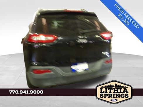 Used 2017 Jeep Cherokee Latitude FWD image 8