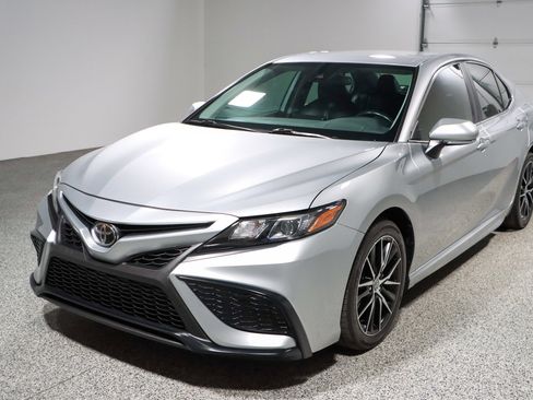 Used 2022 Toyota Camry SE FWD image 29