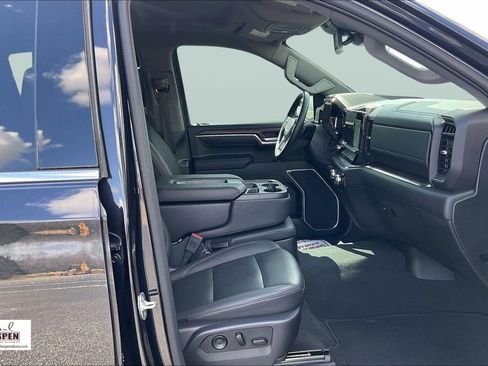 Used 2025 GMC Sierra 1500 SLT image 7