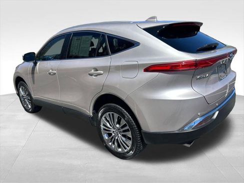 Certified 2024 Toyota Venza XLE AWD/4WD image 3