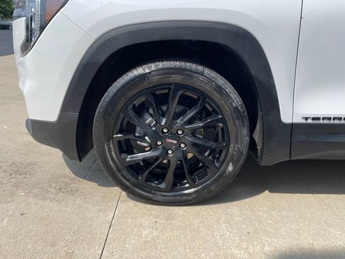 Used 2024 GMC Terrain SLE w/ Elevation Edition FWD image 15