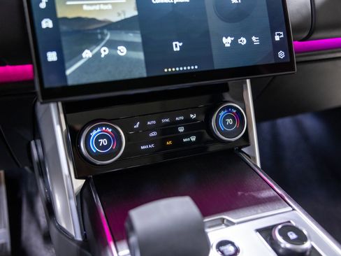 Used 2023 Land Rover Range Rover SE image 43