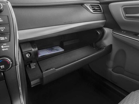 Used 2017 Toyota Camry SE FWD image 12