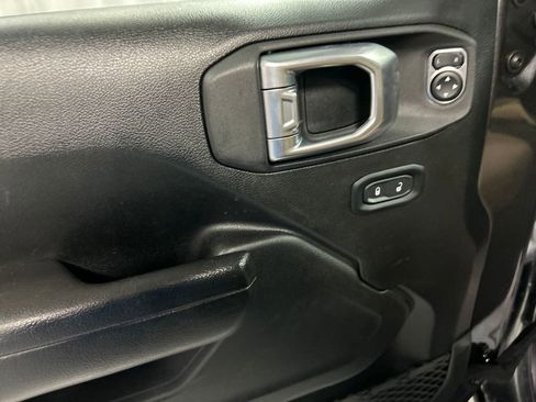 Used 2022 Jeep Gladiator Willys image 14