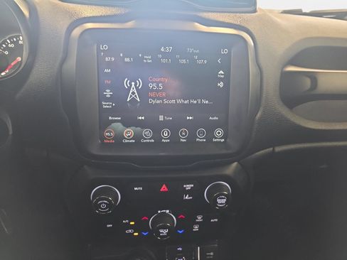 Used 2022 Jeep Renegade Altitude w/ Convenience Group AWD/4WD image 19