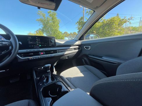 Used 2025 Kia K4 LXS image 34