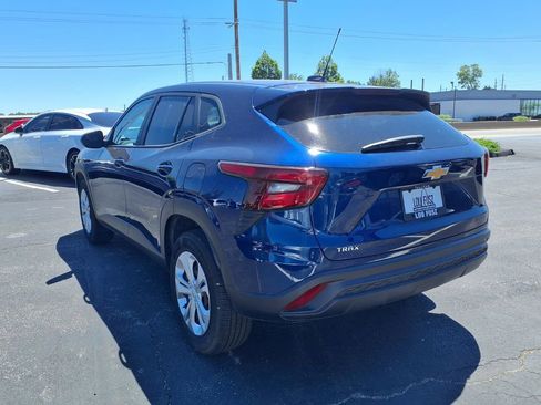 Used 2024 Chevrolet Trax LS w/ Driver Confidence Package FWD image 2