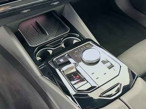 Used 2025 BMW 530i w/ M Sport Package image 17