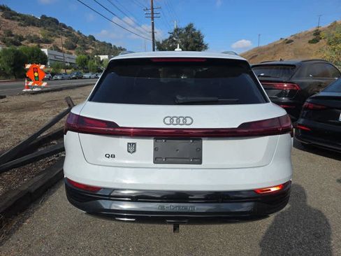 Used 2024 Audi Q8 e-tron Premium Plus w/ Premium Plus Package AWD/4WD image 5