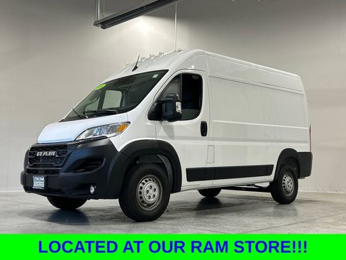 Used 2024 RAM ProMaster 2500 w/ Convenience Group FWD image 2