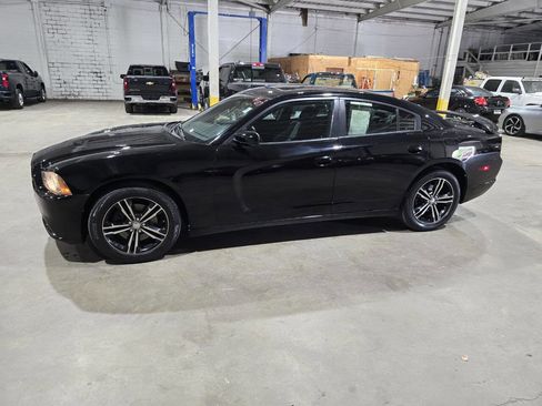 Used 2014 Dodge Charger SXT AWD/4WD image 3