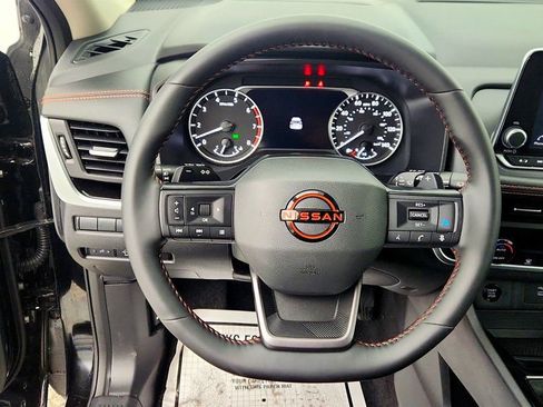 Used 2025 Nissan Rogue SV AWD/4WD image 13