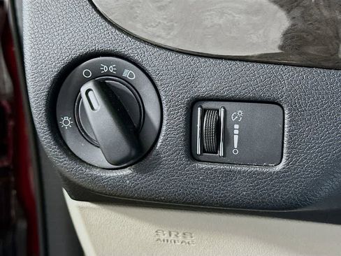 Used 2018 Dodge Grand Caravan SE w/ UConnect Hands-Free Group image 27