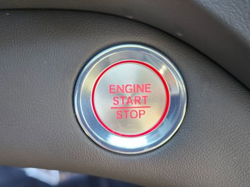 Used 2025 Acura RDX SH-AWD image 31