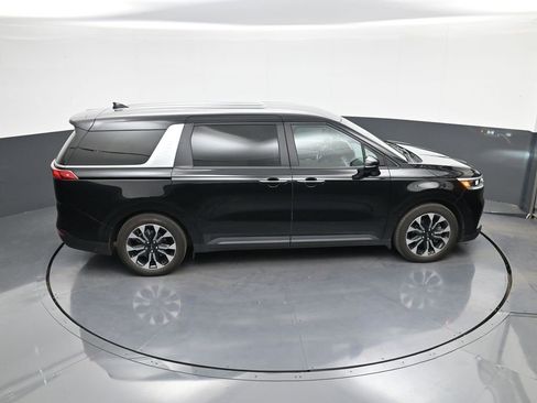 Used 2022 Kia Carnival EX image 31