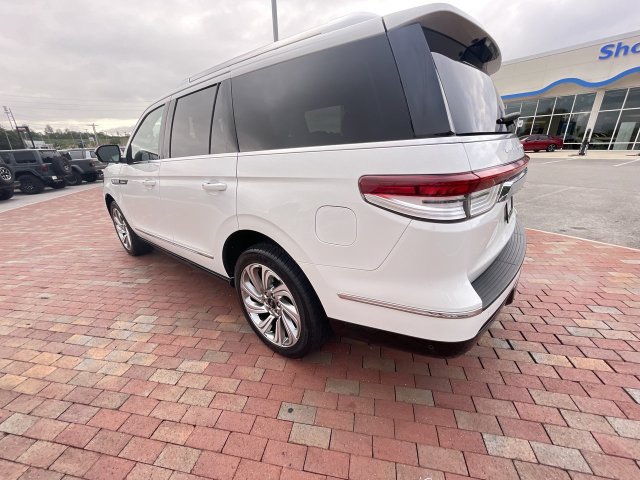 Used 2024 Lincoln Navigator Premiere AWD/4WD image 32