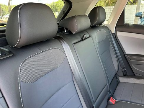Used 2024 Volkswagen Taos SE w/ Panoramic Sunroof Package FWD image 45