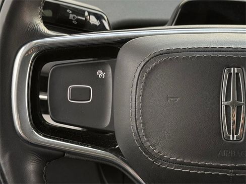 Used 2025 Lincoln Navigator Reserve image 13