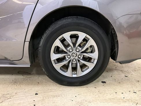 Used 2024 Toyota Sienna XLE image 18