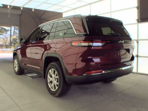Used 2024 Jeep Grand Cherokee Limited w/ Luxury Tech Group II AWD/4WD image 4