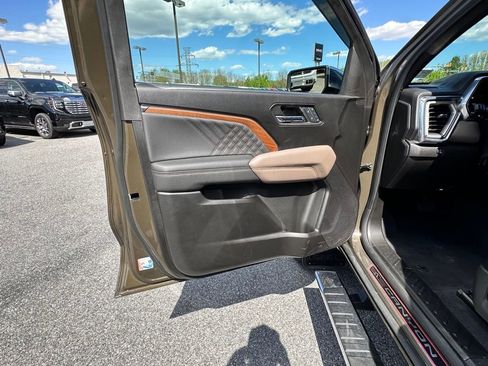 Used 2024 GMC Canyon Denali AWD/4WD image 23
