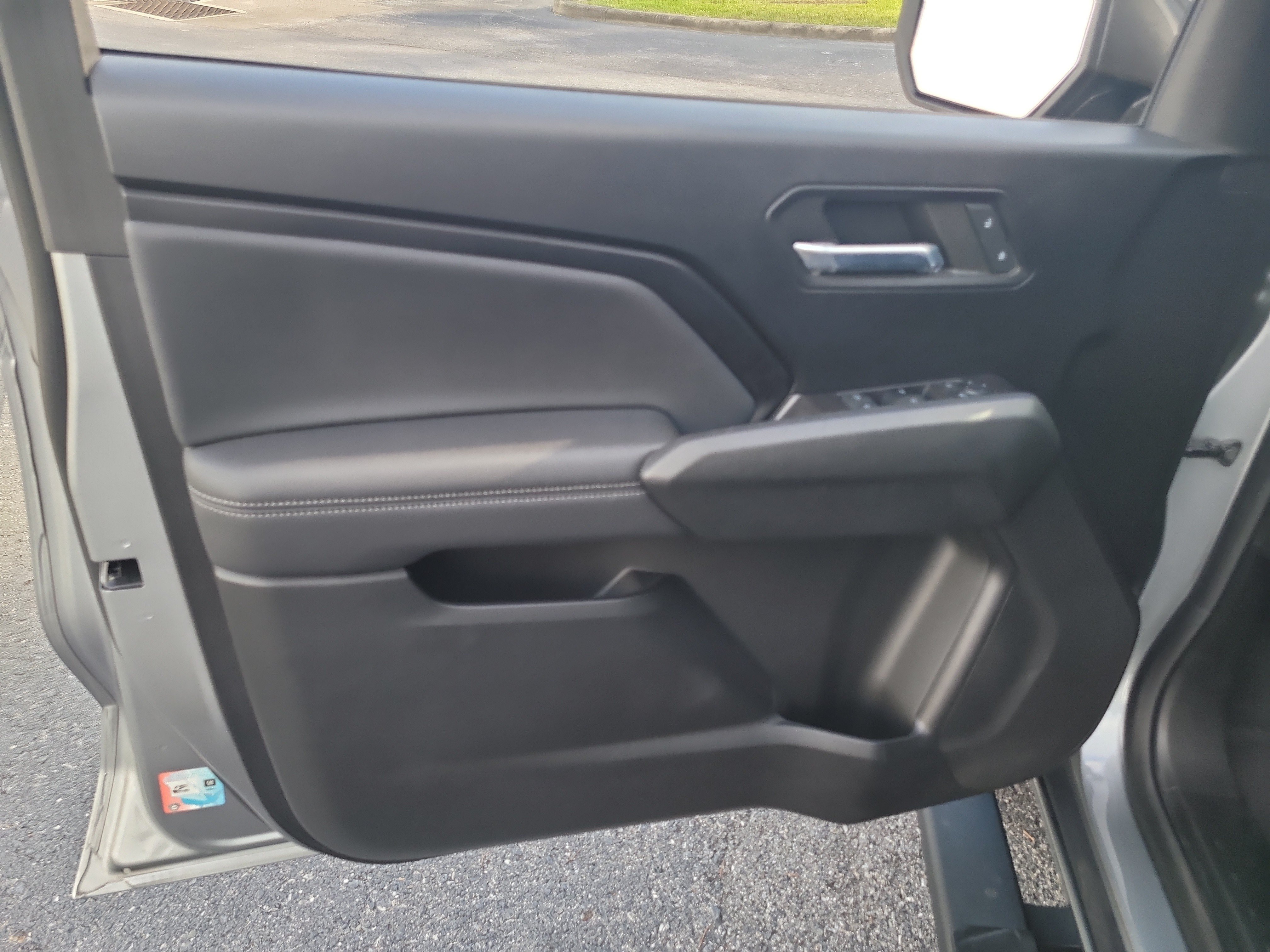 Used 2024 Chevrolet Colorado LT w/ LT Convenience Package RWD image 18
