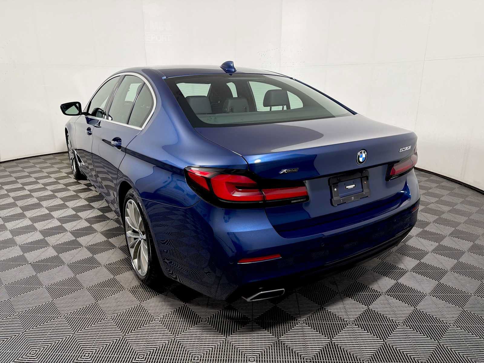 Used 2023 BMW 530i xDrive w/ Convenience Package AWD/4WD image 5