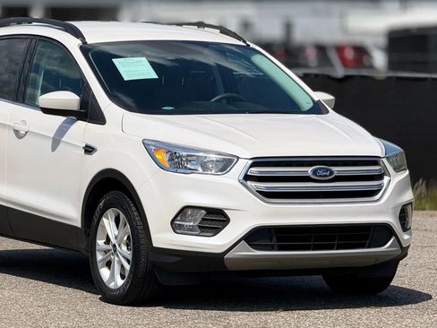 Used 2018 Ford Escape SE w/ SE Sync 3 Package image 15