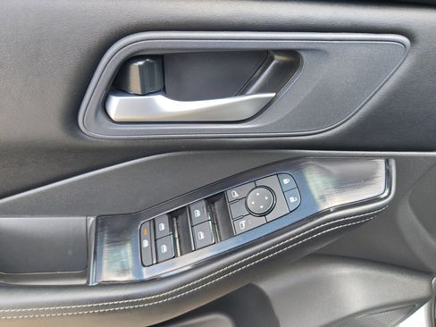 Certified 2026 Nissan Rogue SV FWD image 12