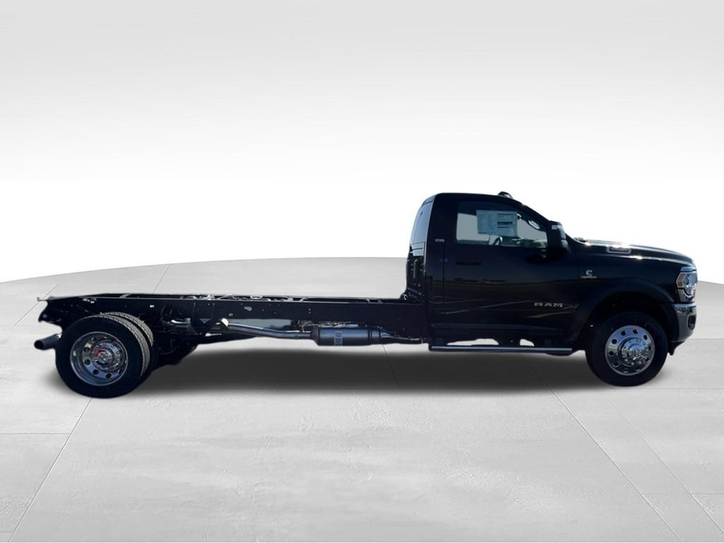 New 2024 RAM 5500 4x4 Regular Cab image 17