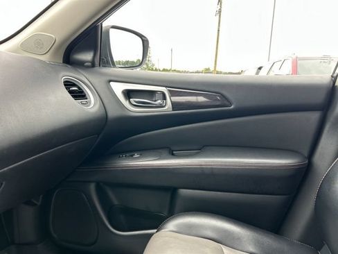 Used 2019 Nissan Pathfinder SL AWD/4WD image 46