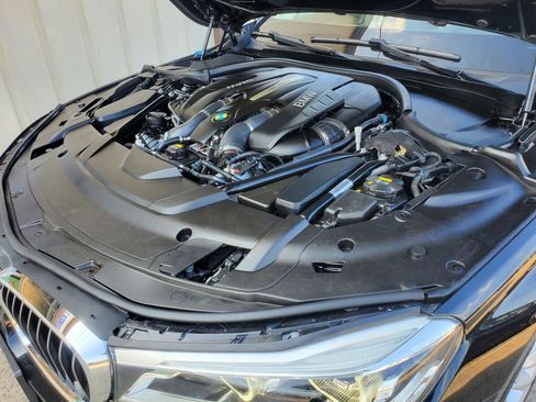 Used 2018 BMW 750i xDrive image 75