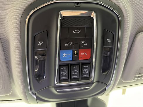 Used 2023 Jeep Grand Cherokee L Limited AWD/4WD image 41
