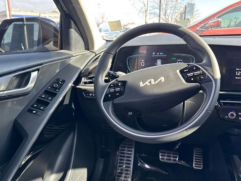 Used 2023 Kia Niro EX Touring image 34