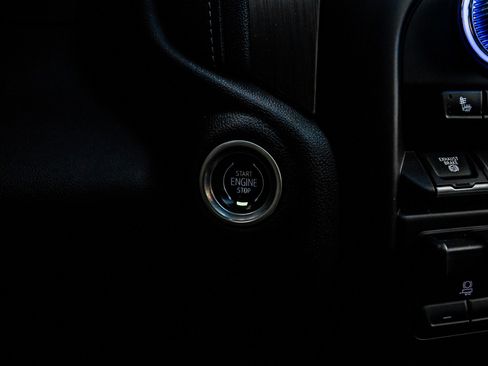 Used 2021 GMC Sierra 3500 Denali w/ Denali Black Diamond Edition image 26