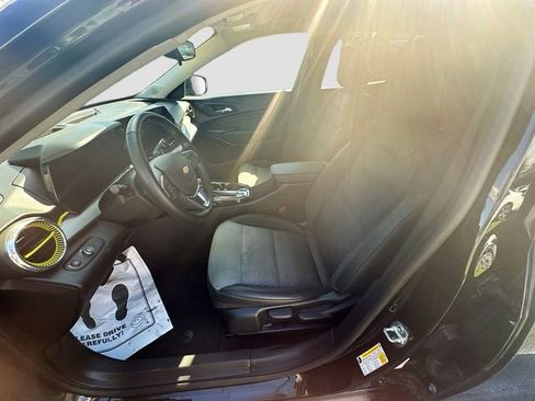 Used 2025 Chevrolet Trax LT w/ Driver Confidence Package image 27