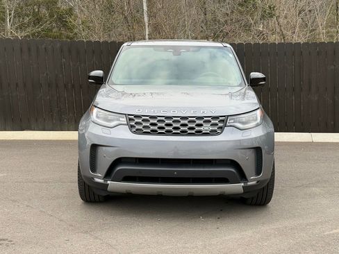 Certified 2025 Land Rover Discovery S image 9