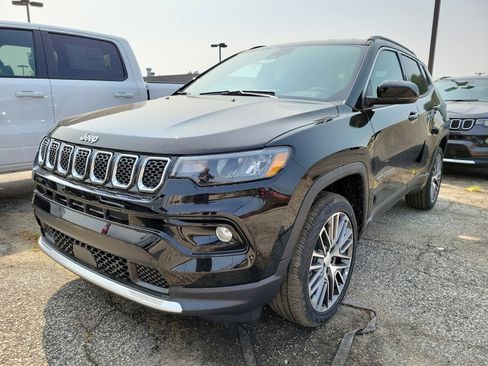 Used 2023 Jeep Compass Limited w/ Elite Group AWD/4WD image 2