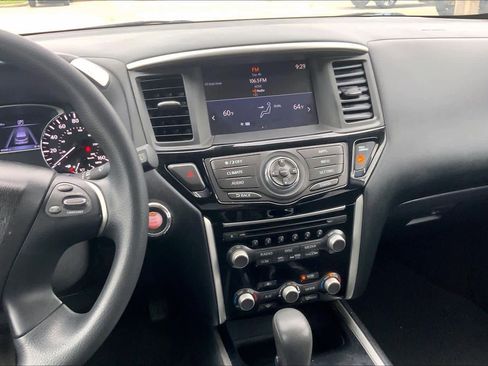 Used 2017 Nissan Pathfinder S image 6