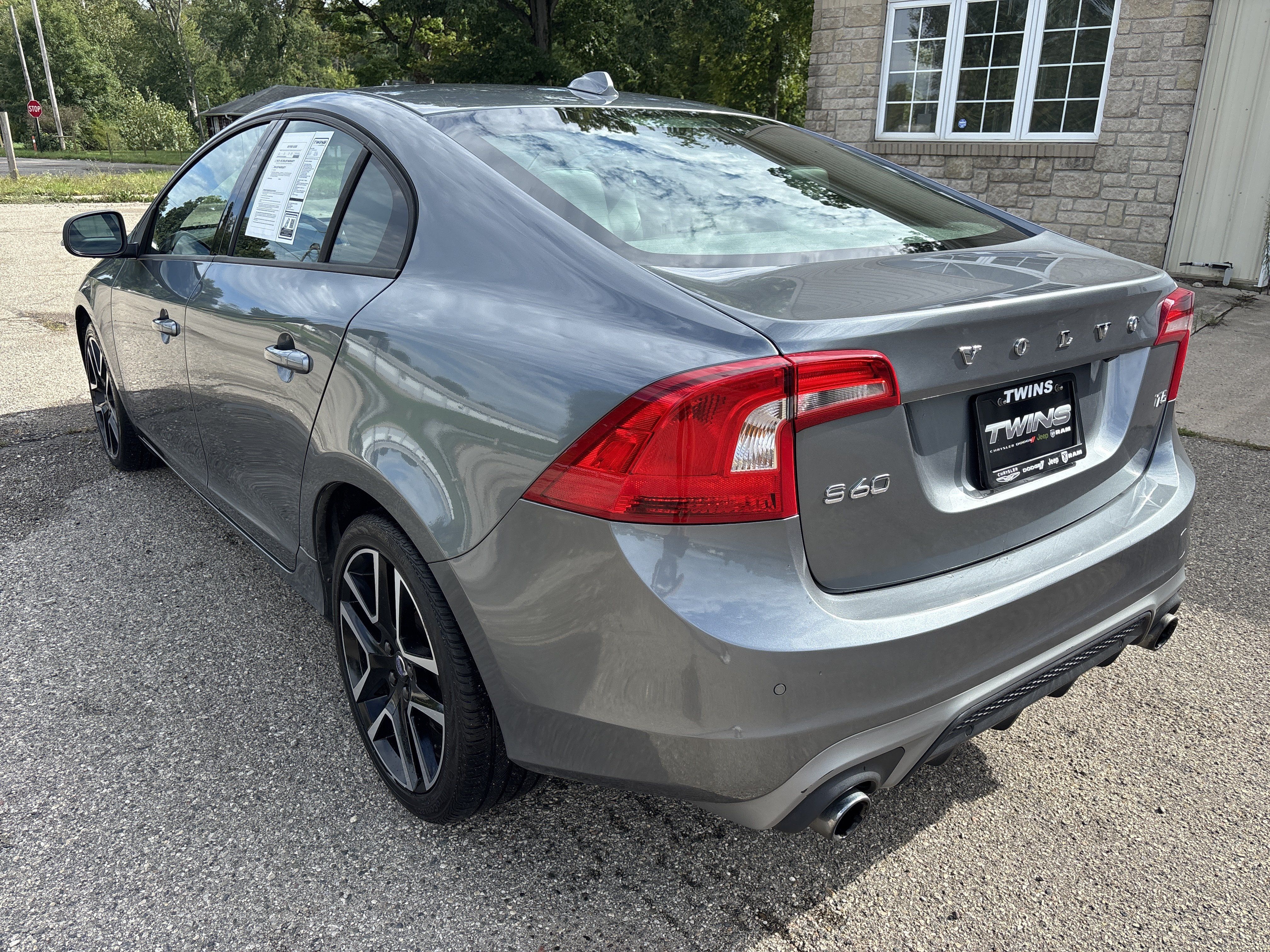 Used 2018 Volvo S60 T5 Dynamic w/ Vision Package FWD image 9