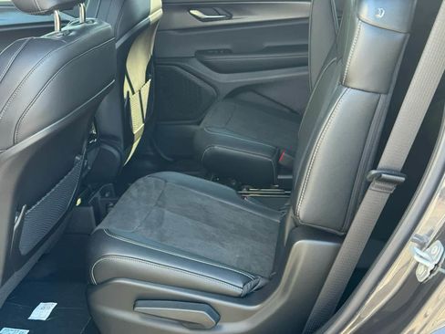 New 2025 Jeep Grand Cherokee L Laredo image 14