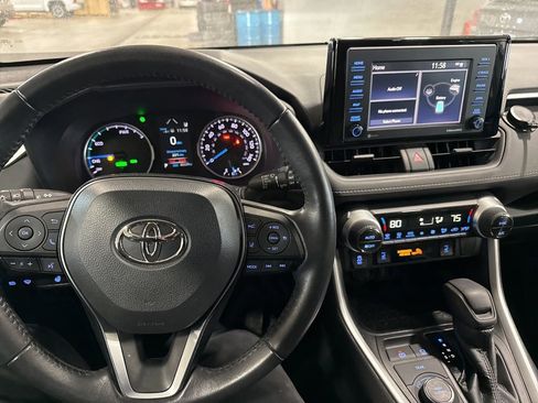 Used 2021 Toyota RAV4 XLE image 18