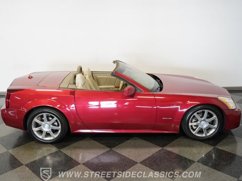 Used 2005 Cadillac XLR image 21