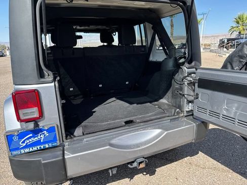 Used 2018 Jeep Wrangler Unlimited Sahara AWD/4WD image 27