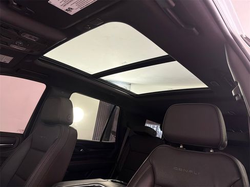 Used 2022 GMC Yukon Denali w/ Max Trailering Package image 2